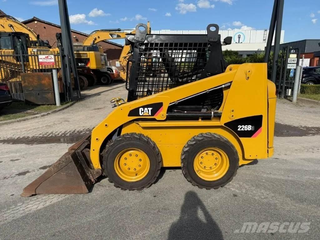 CAT 216B3 Chargeuse compacte
