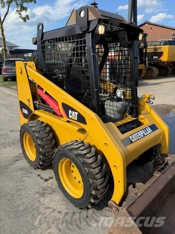 CAT 216B3 Chargeuse compacte