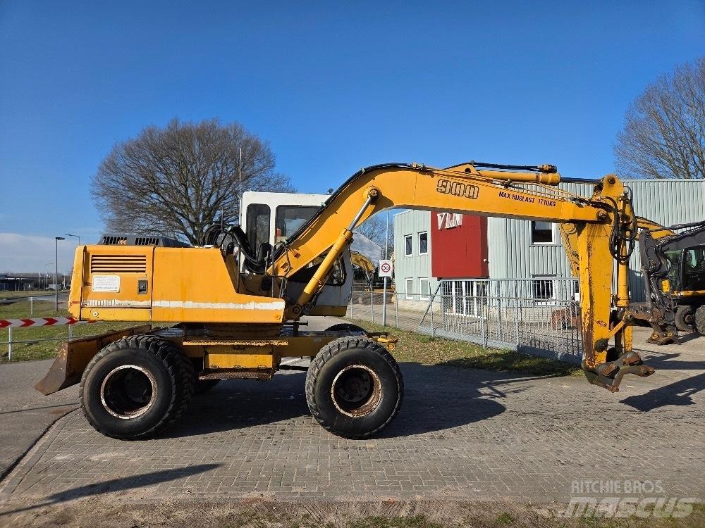 Liebherr A900 Pelle sur pneus