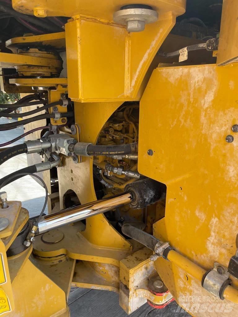 CAT 972M II Chargeuse sur pneus