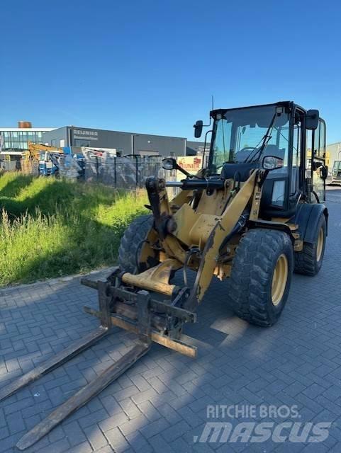 CAT 908 H Chargeuse sur pneus