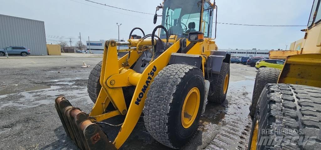 Komatsu WA 200 Chargeuse sur pneus