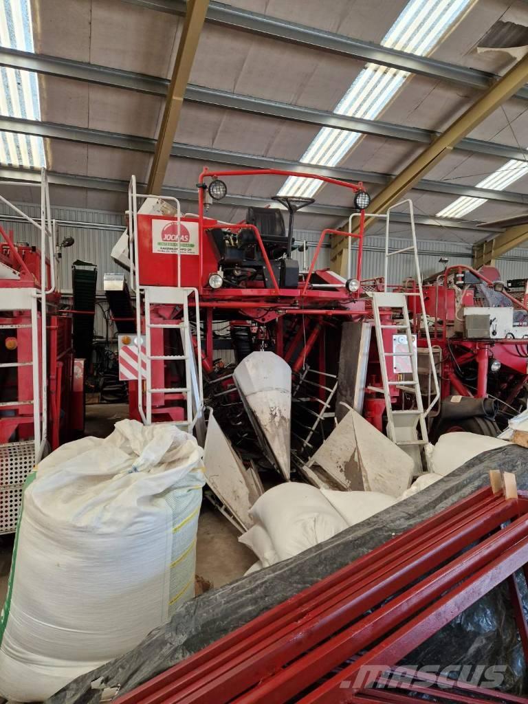  JOONAS 1500 Moissonneuse batteuse