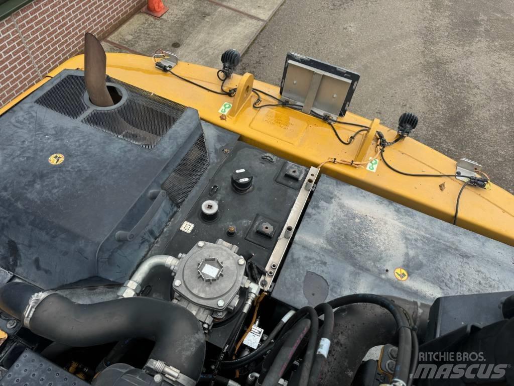 CAT MH3022 Pelle à déchets
