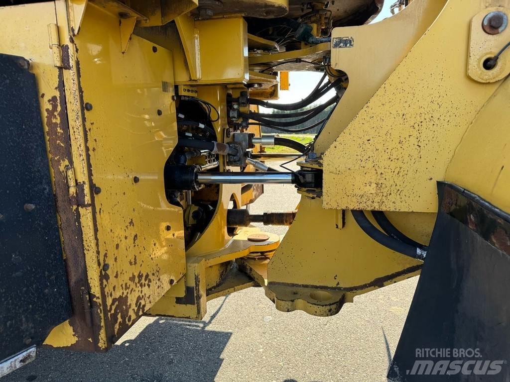 CAT 972M Chargeuse sur pneus