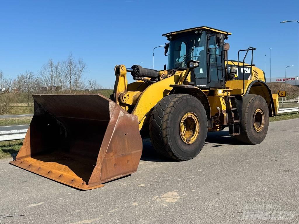 CAT 972M Chargeuse sur pneus