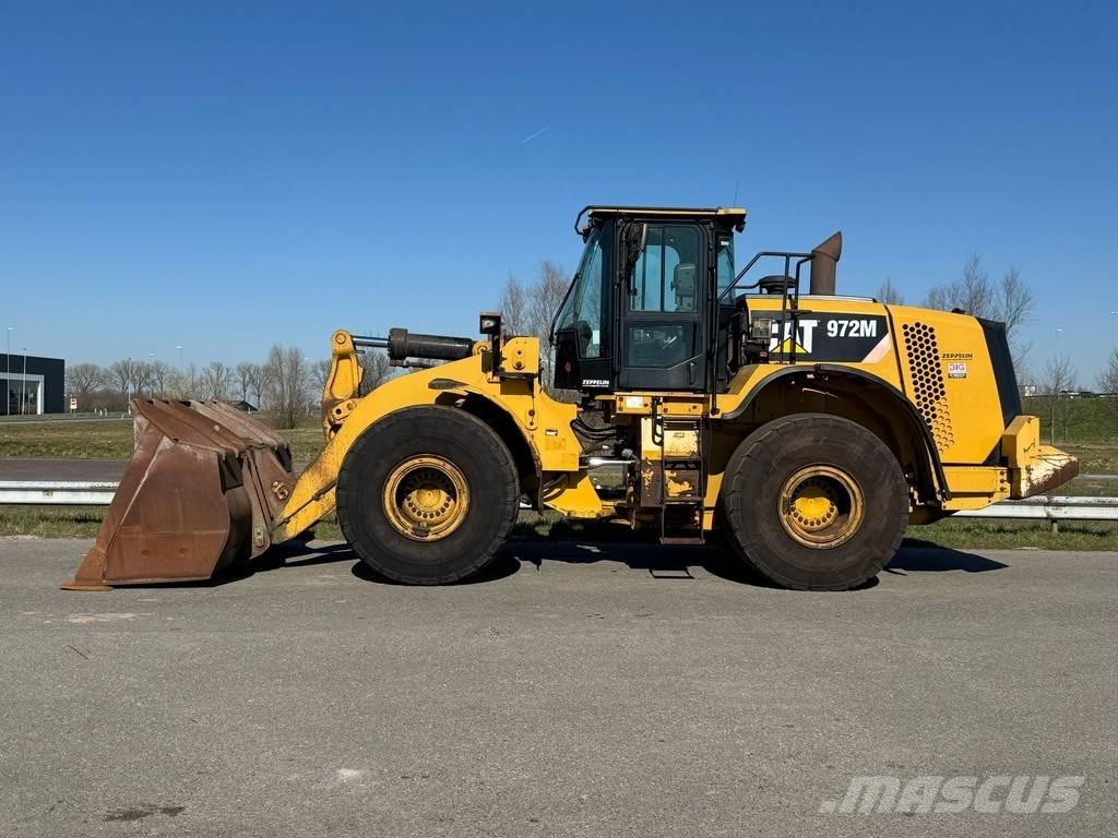 CAT 972M Chargeuse sur pneus