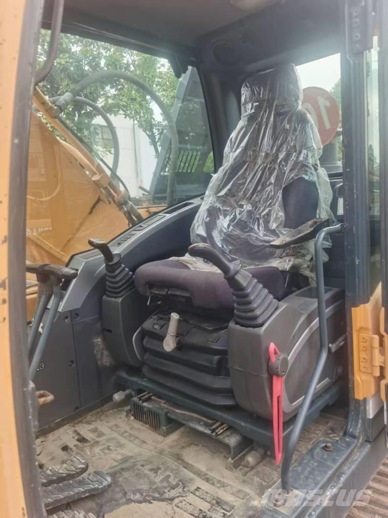 Hyundai R220LC-9S Pelle sur chenilles
