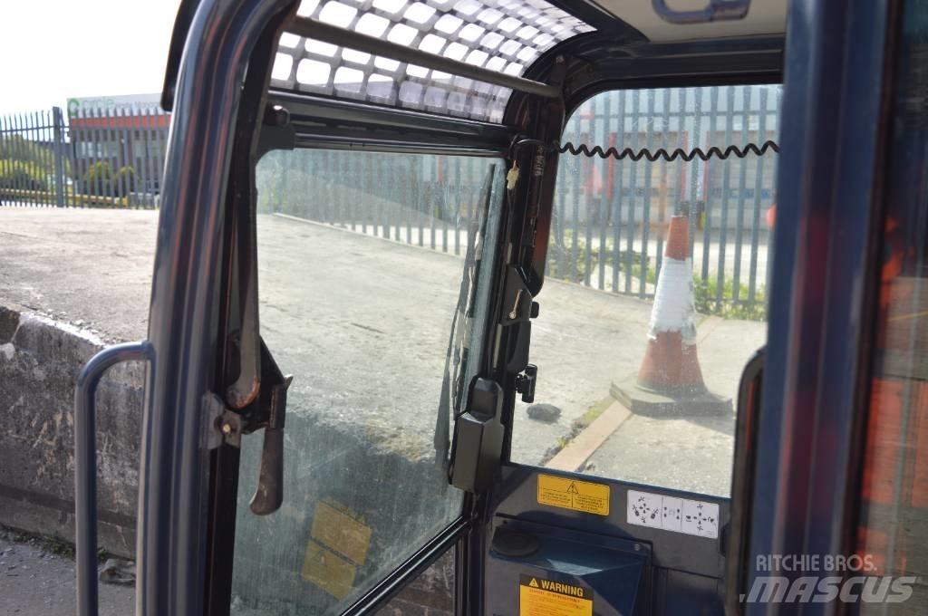 Hanix H 22 cab Mini pelle < 7t