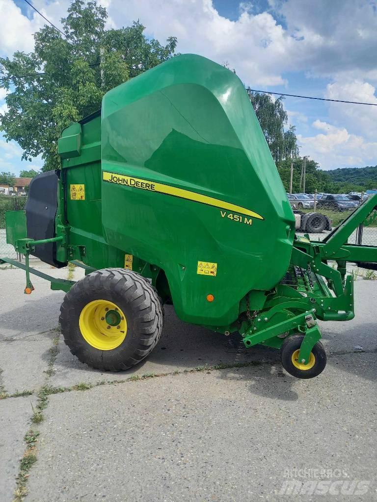 John Deere V451M Presse à balle ronde