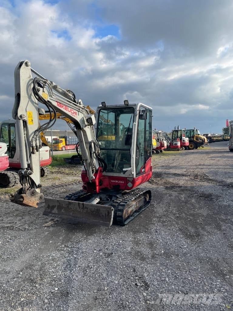 Takeuchi TB 230 Mini pelle < 7t