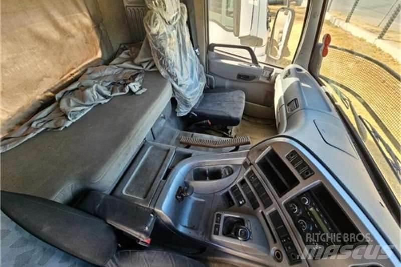 UD TRUCKS QUON Autre camion
