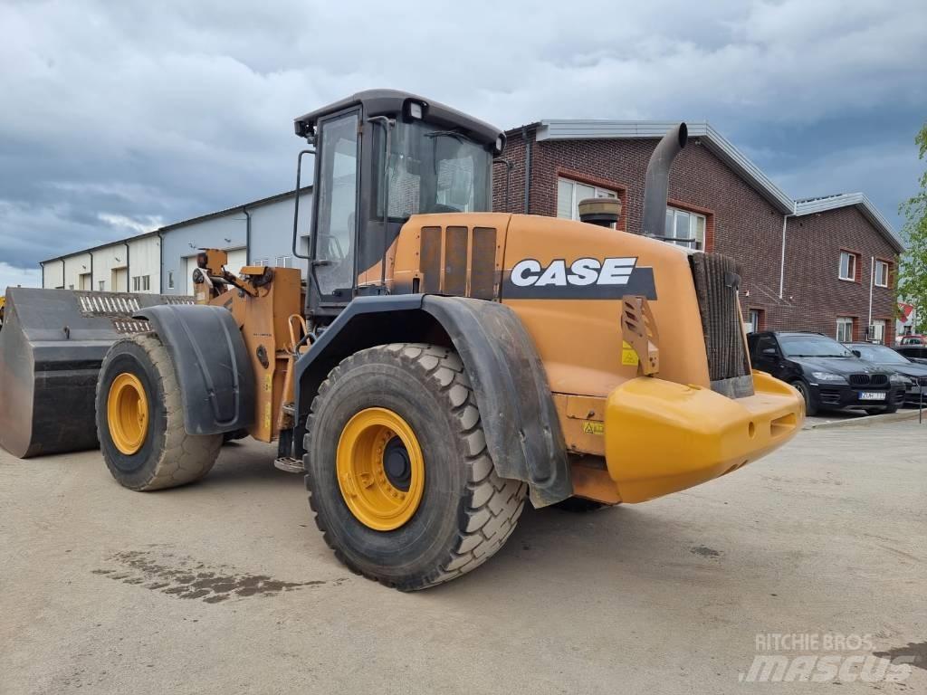 CASE 921 F Chargeuse sur pneus