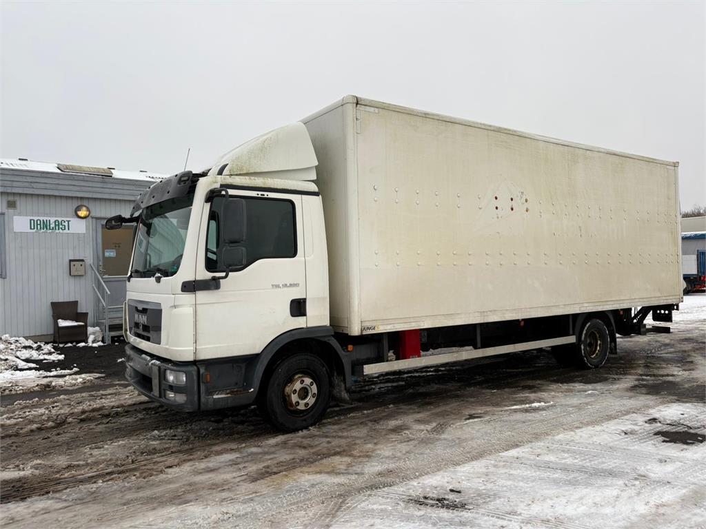MAN 12.220 Camion Fourgon