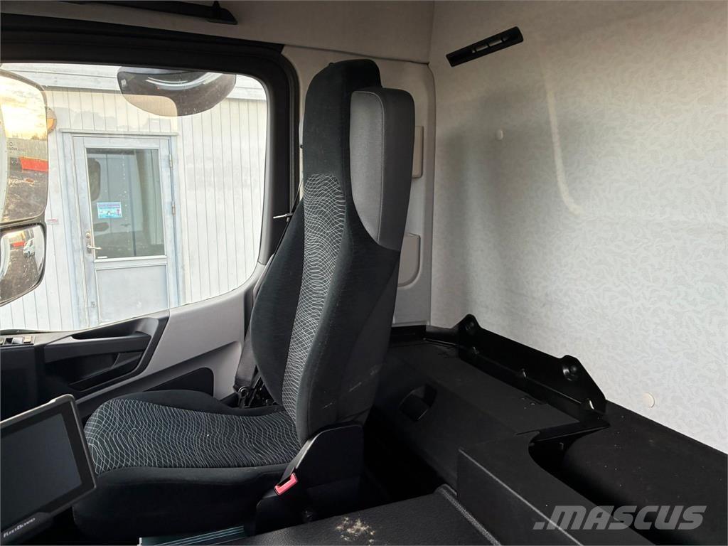 Mercedes-Benz 2533 Camion Fourgon