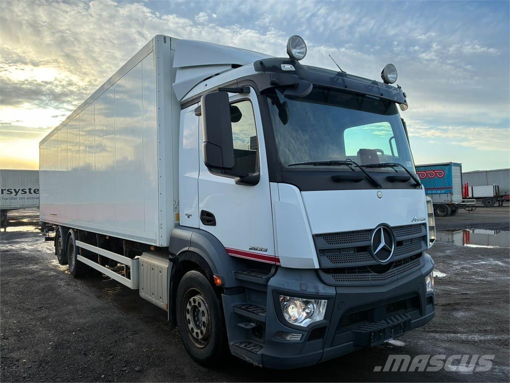 Mercedes-Benz 2533 Camion Fourgon