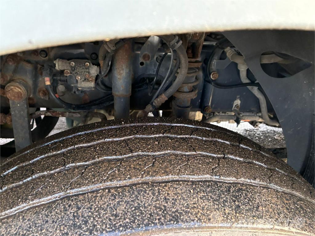 Volvo FL240 Camion à rideaux coulissants (PLSC)