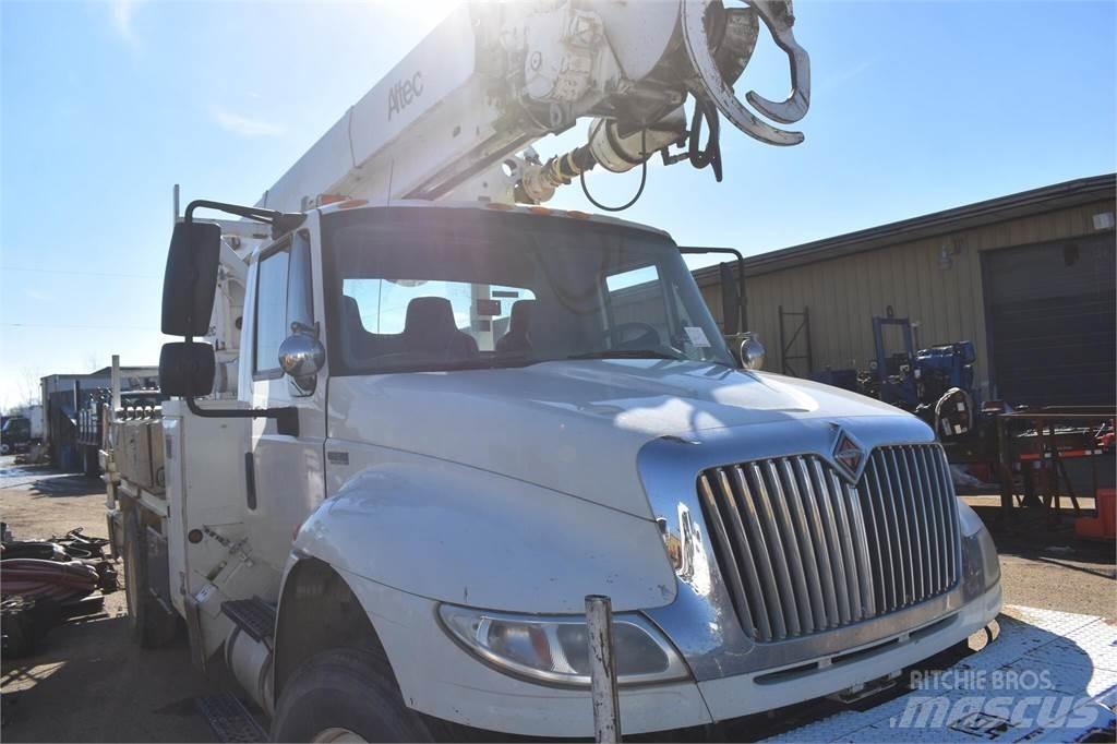 Altec D2045TR Camion foreuse