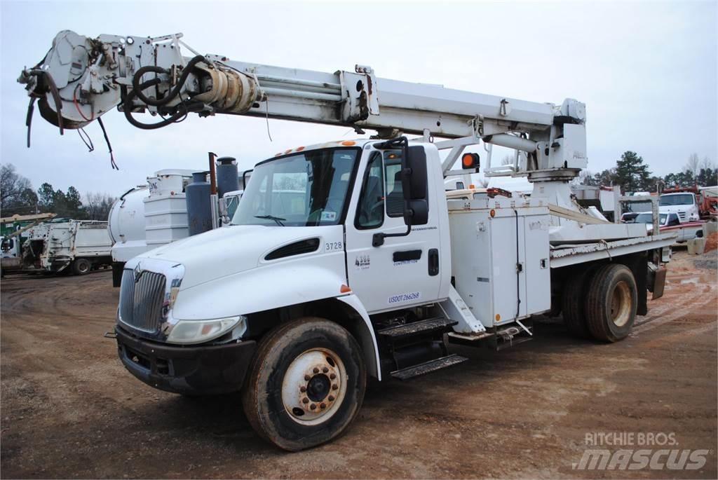Altec DM47TR Camion foreuse