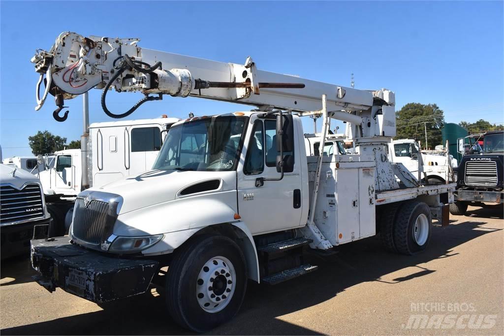Altec DM47TR Camion foreuse