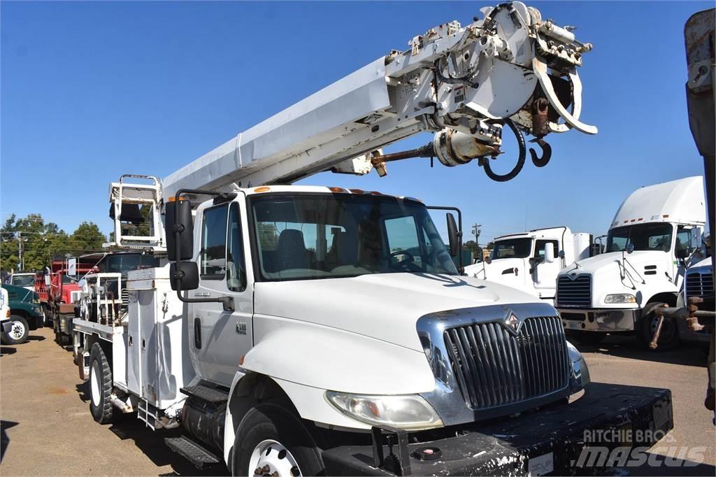 Altec DM47TR Camion foreuse
