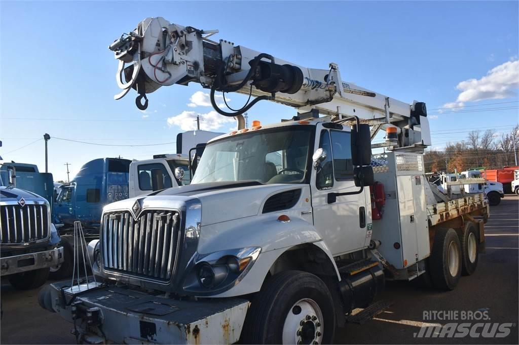 Altec DM47TR Camion foreuse