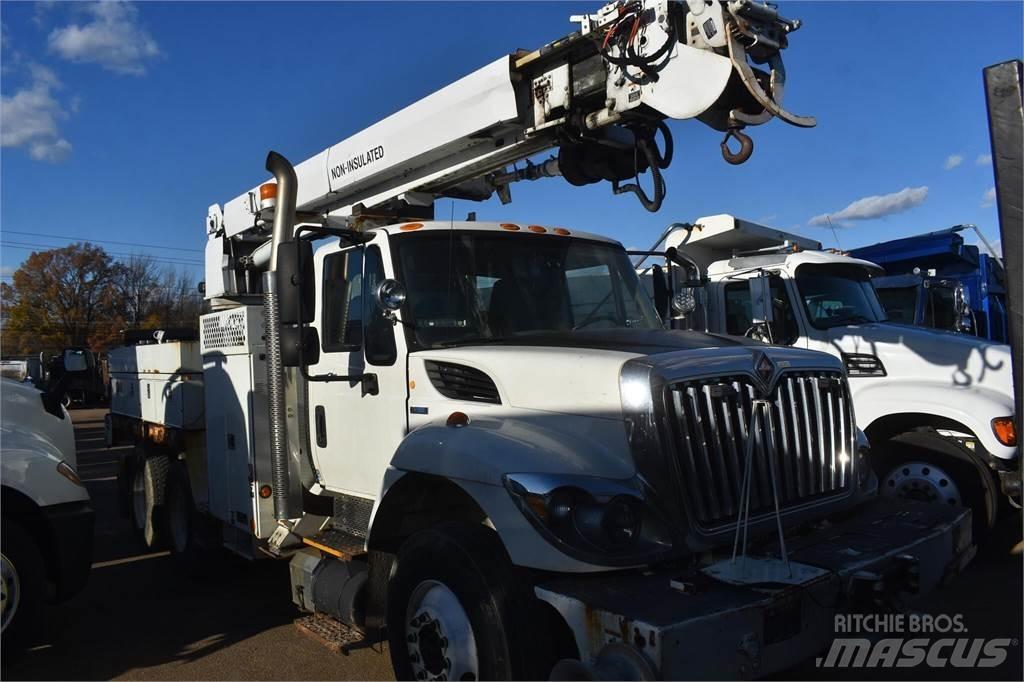 Altec DM47TR Camion foreuse