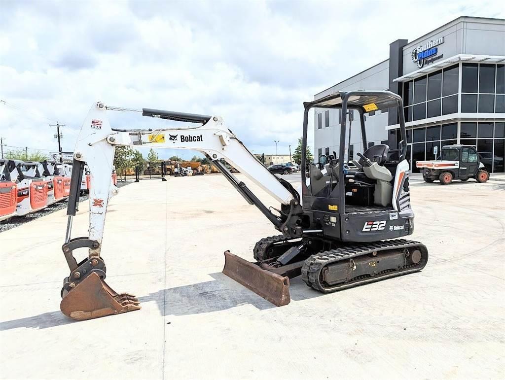 Bobcat E32I Mini pelle < 7t