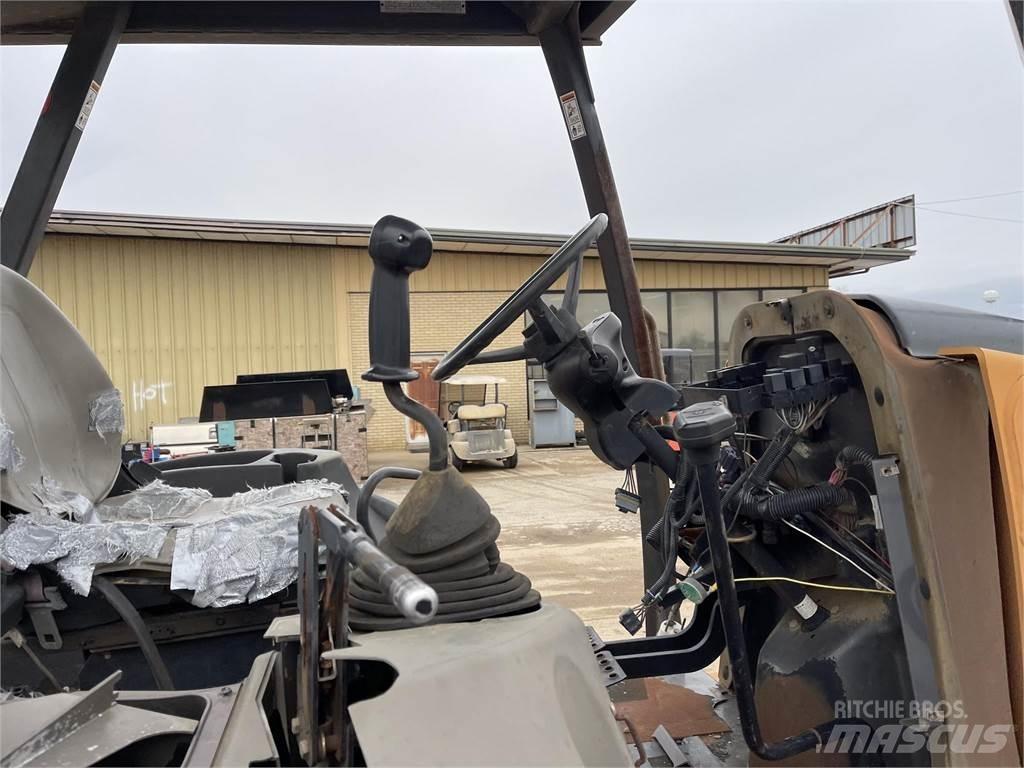 CASE 590M Tractopelle
