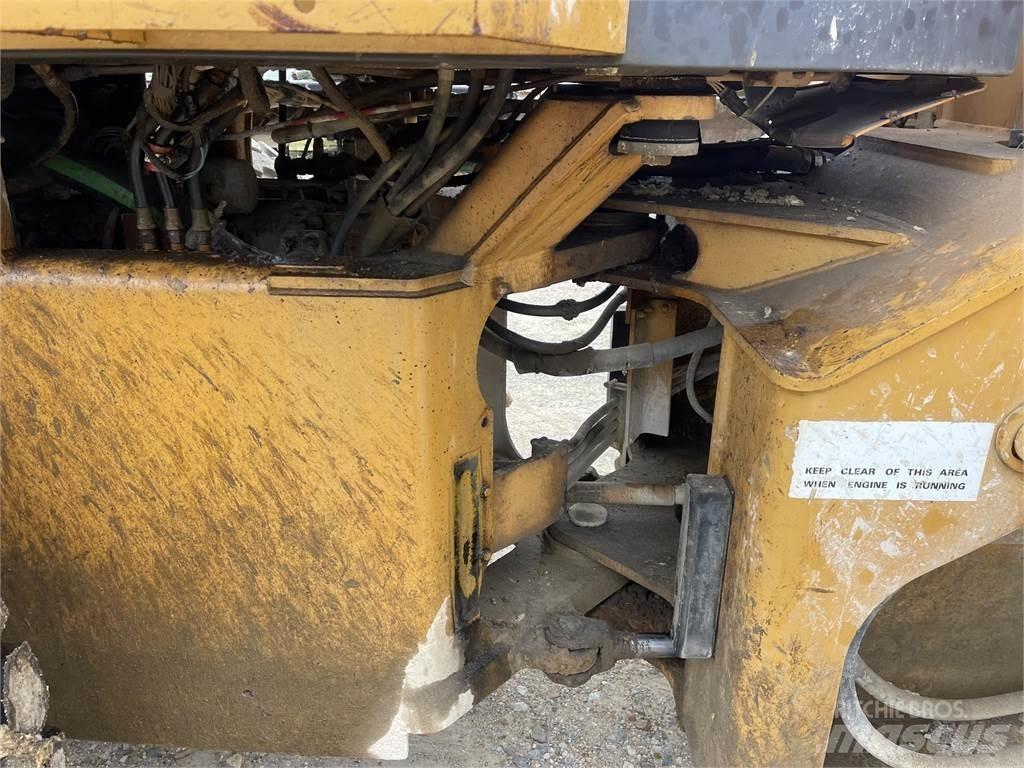 CASE 621B Chargeuse sur pneus
