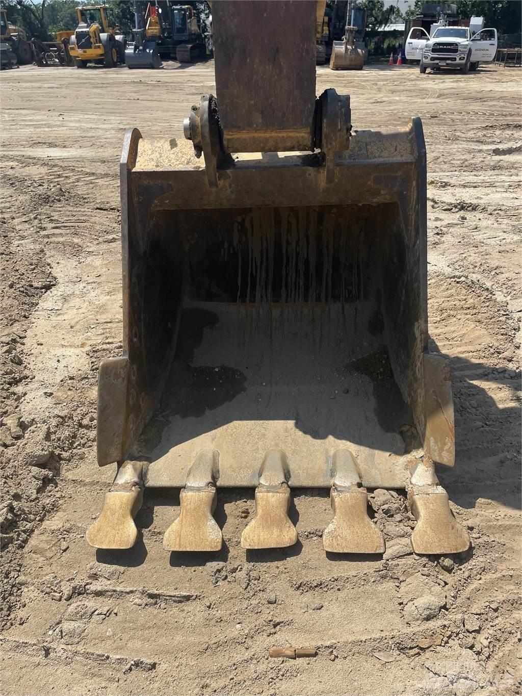 CAT 325C Pelle sur chenilles