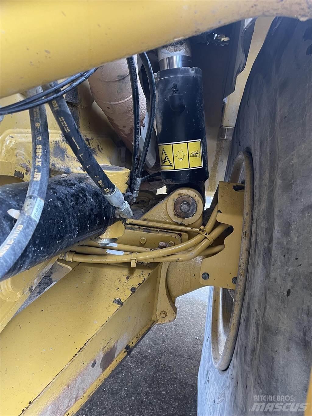 CAT 745 Tombereau articulé