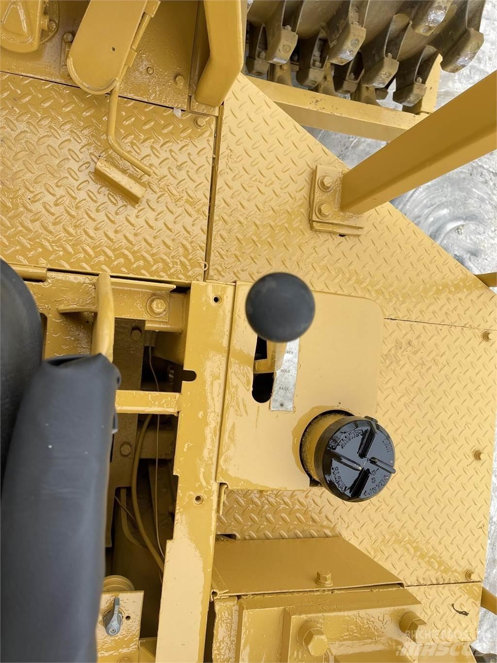CAT 815 Compacteurs de déchets