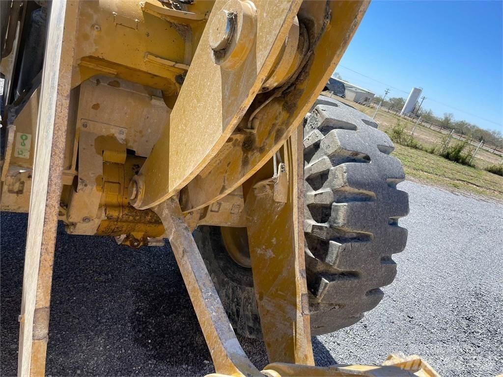 CAT 930M Chargeuse sur pneus