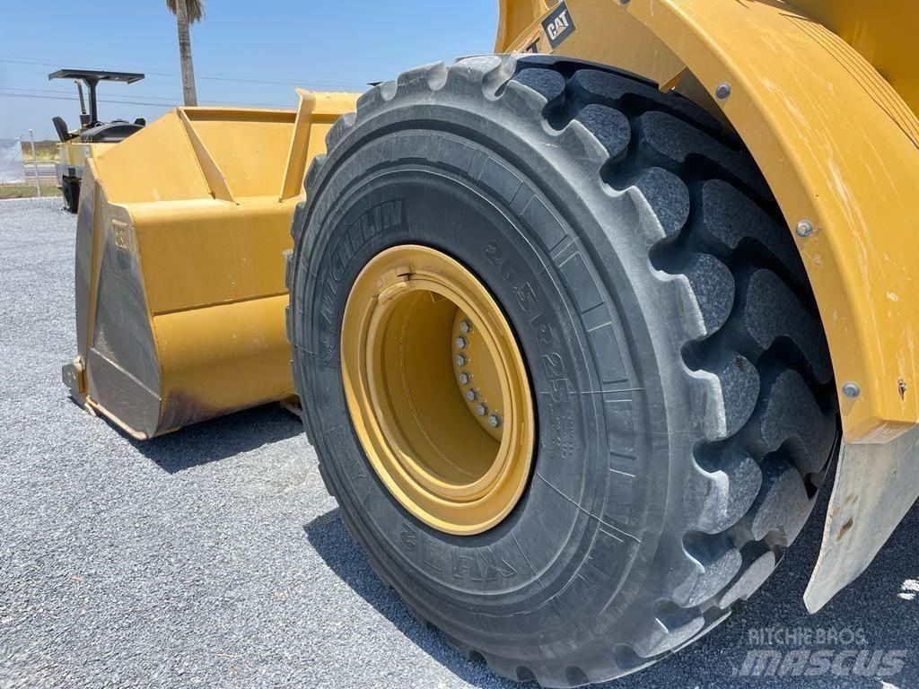 CAT 972M Chargeuse sur pneus