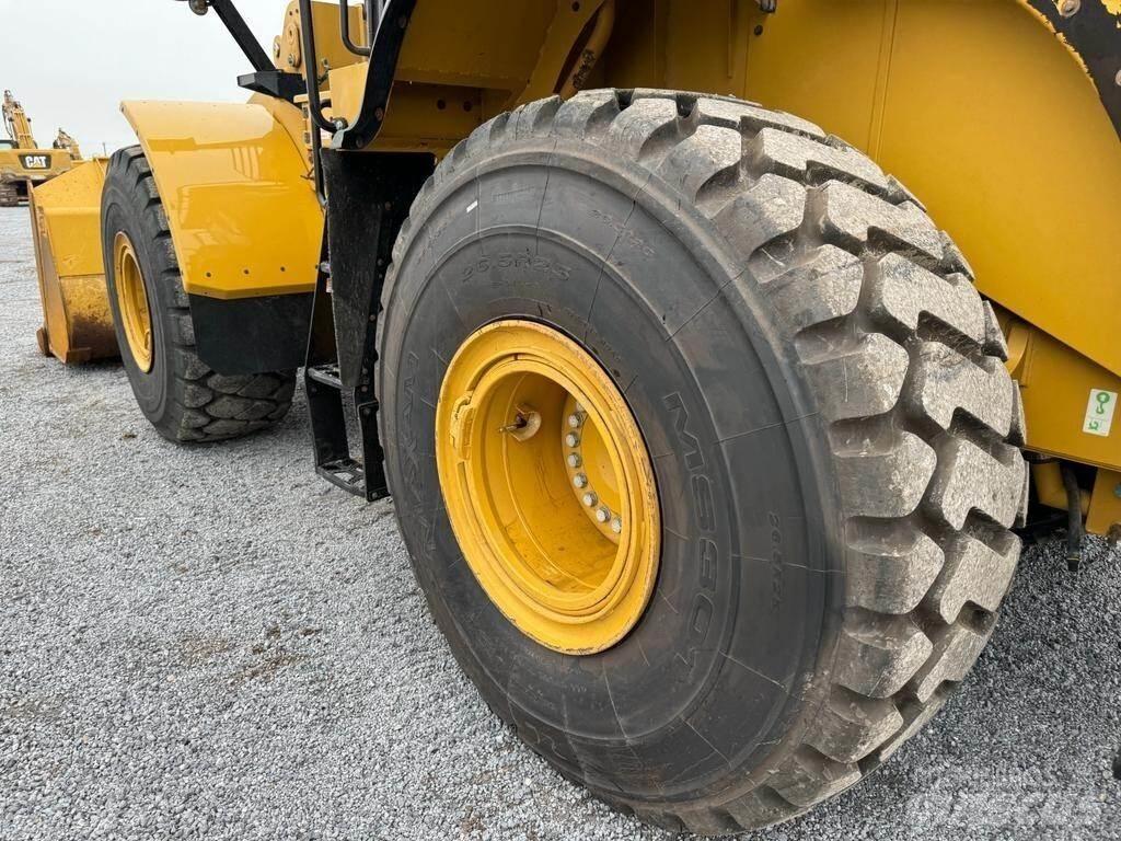 CAT 972M Chargeuse sur pneus