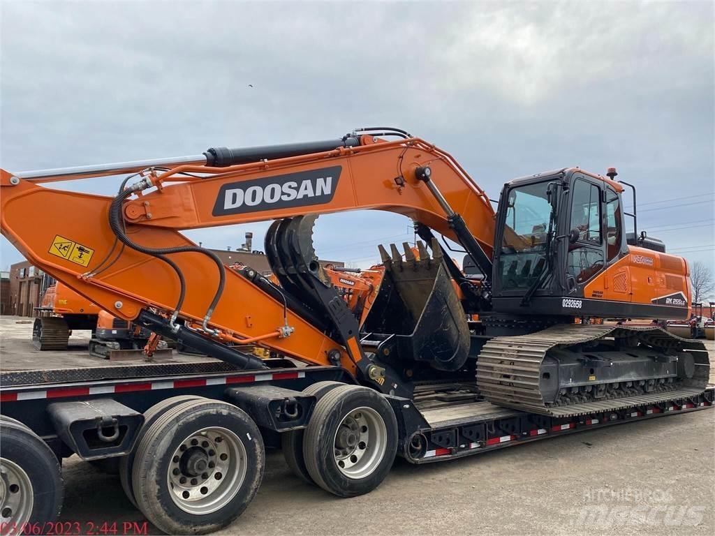 Develon DX255 LC-7 Pelle sur chenilles