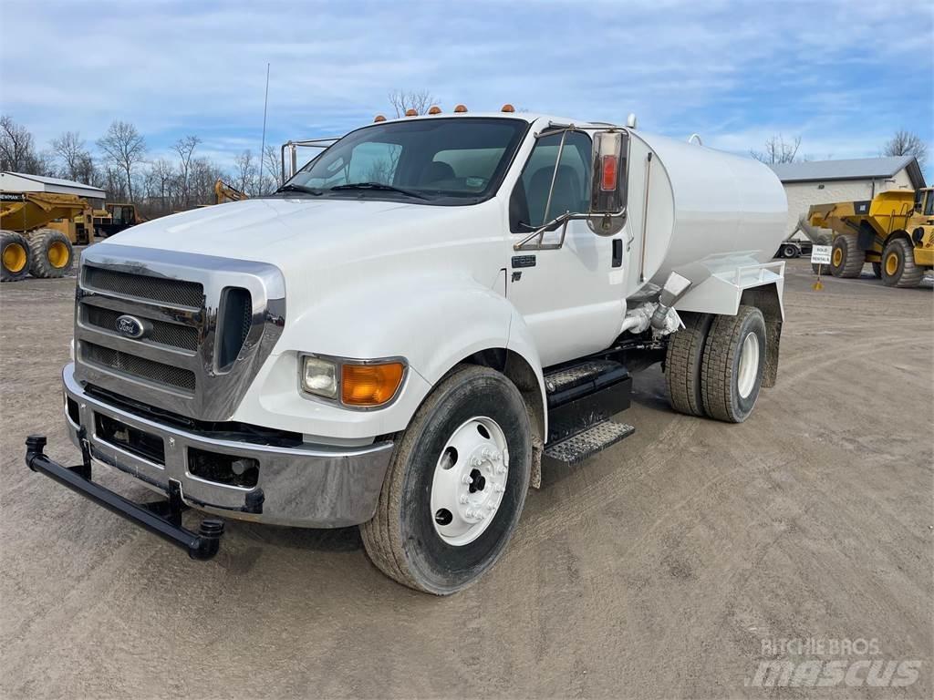 Ford F650 Camion citerne à eau