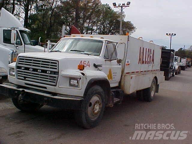 Ford F700 Motrici cisterna