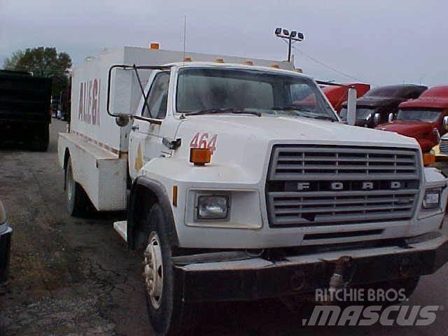 Ford F700 Motrici cisterna