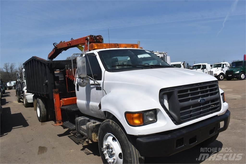 Ford F750 Camion plateau ridelle avec grue