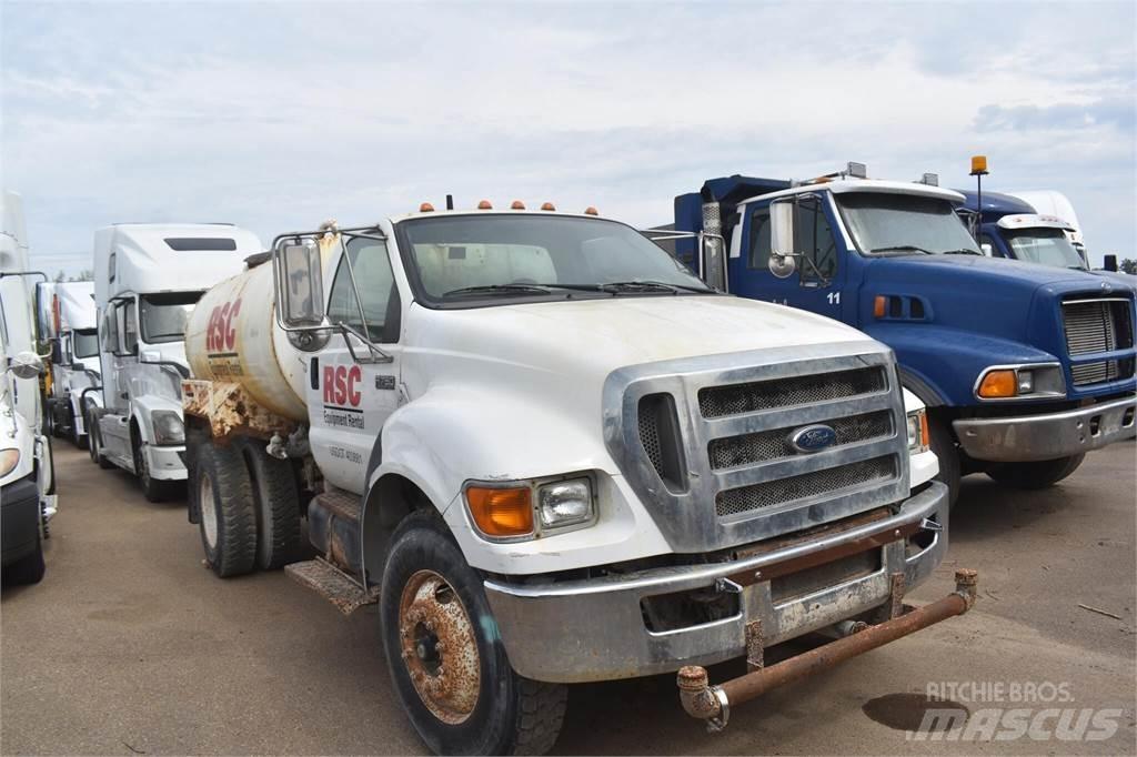 Ford F750 Motrici cisterna