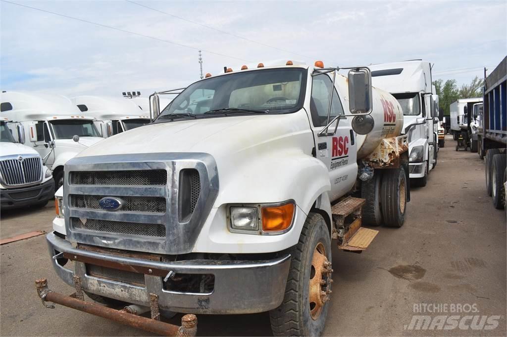 Ford F750 Motrici cisterna