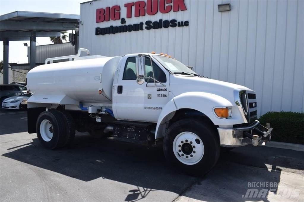Ford F750 Motrici cisterna