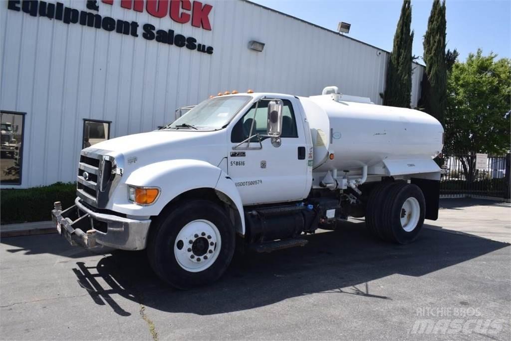 Ford F750 Motrici cisterna