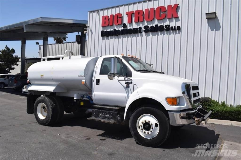 Ford F750 Motrici cisterna