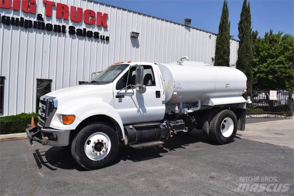 Ford F750 Motrici cisterna