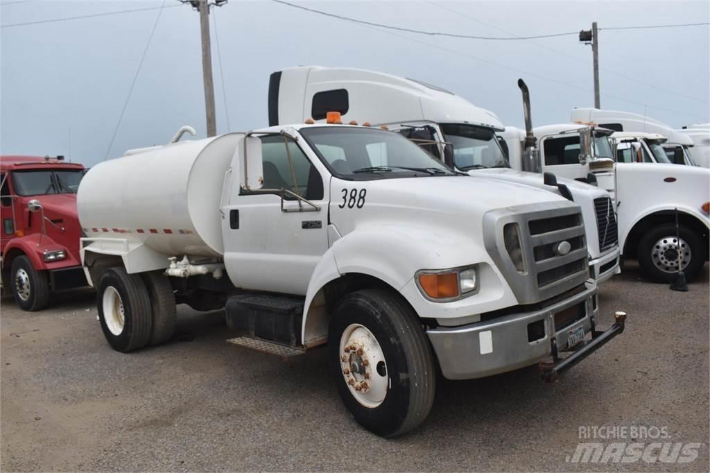Ford F750 Motrici cisterna