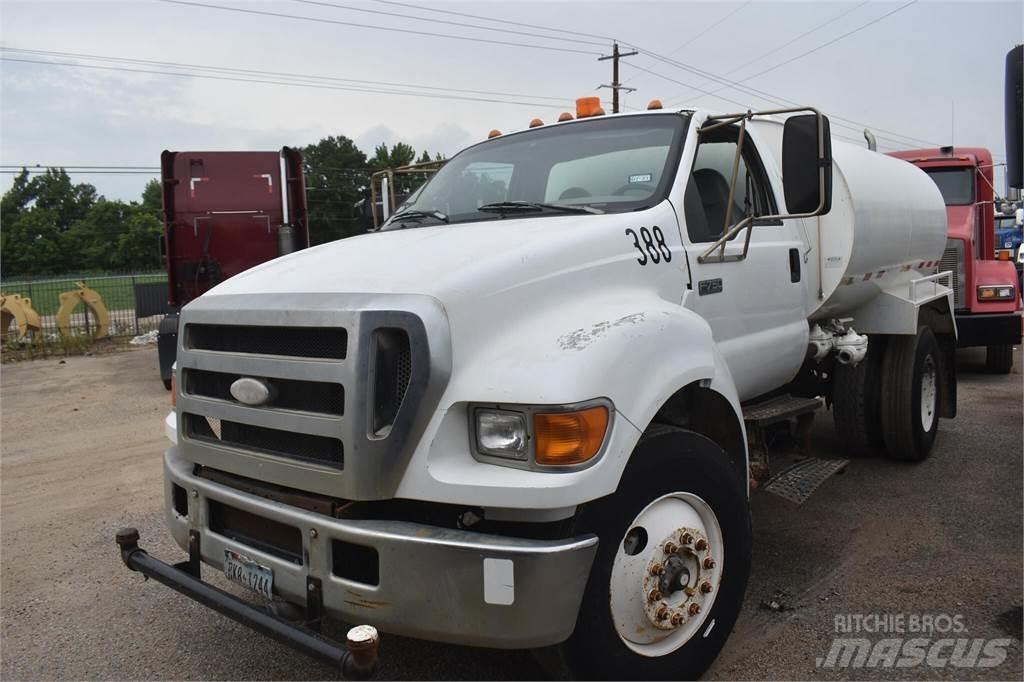 Ford F750 Motrici cisterna
