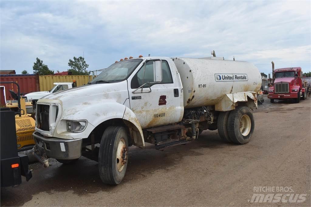 Ford F750 Motrici cisterna